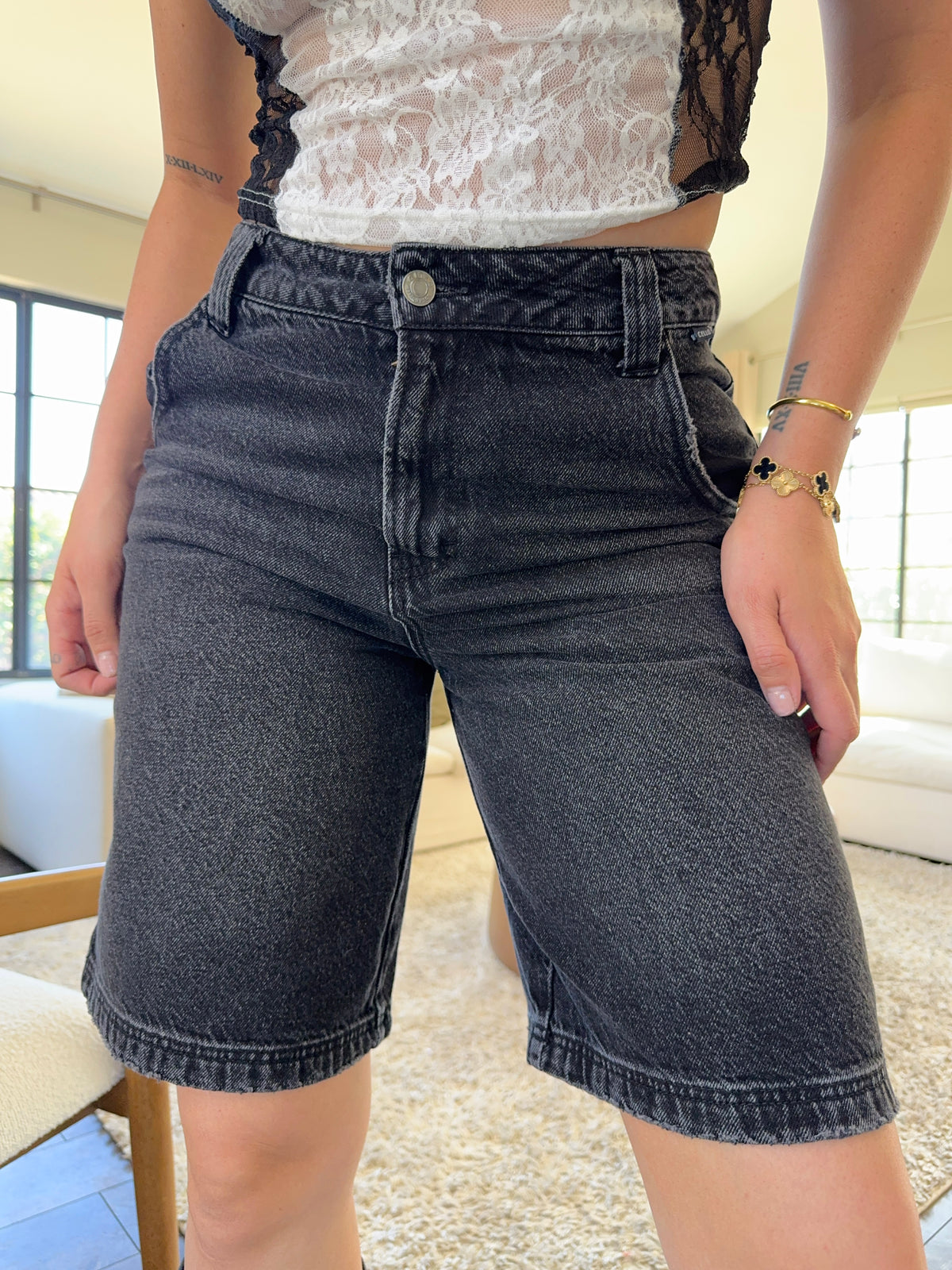 Amanda Jeans Shorts (Black Denim)