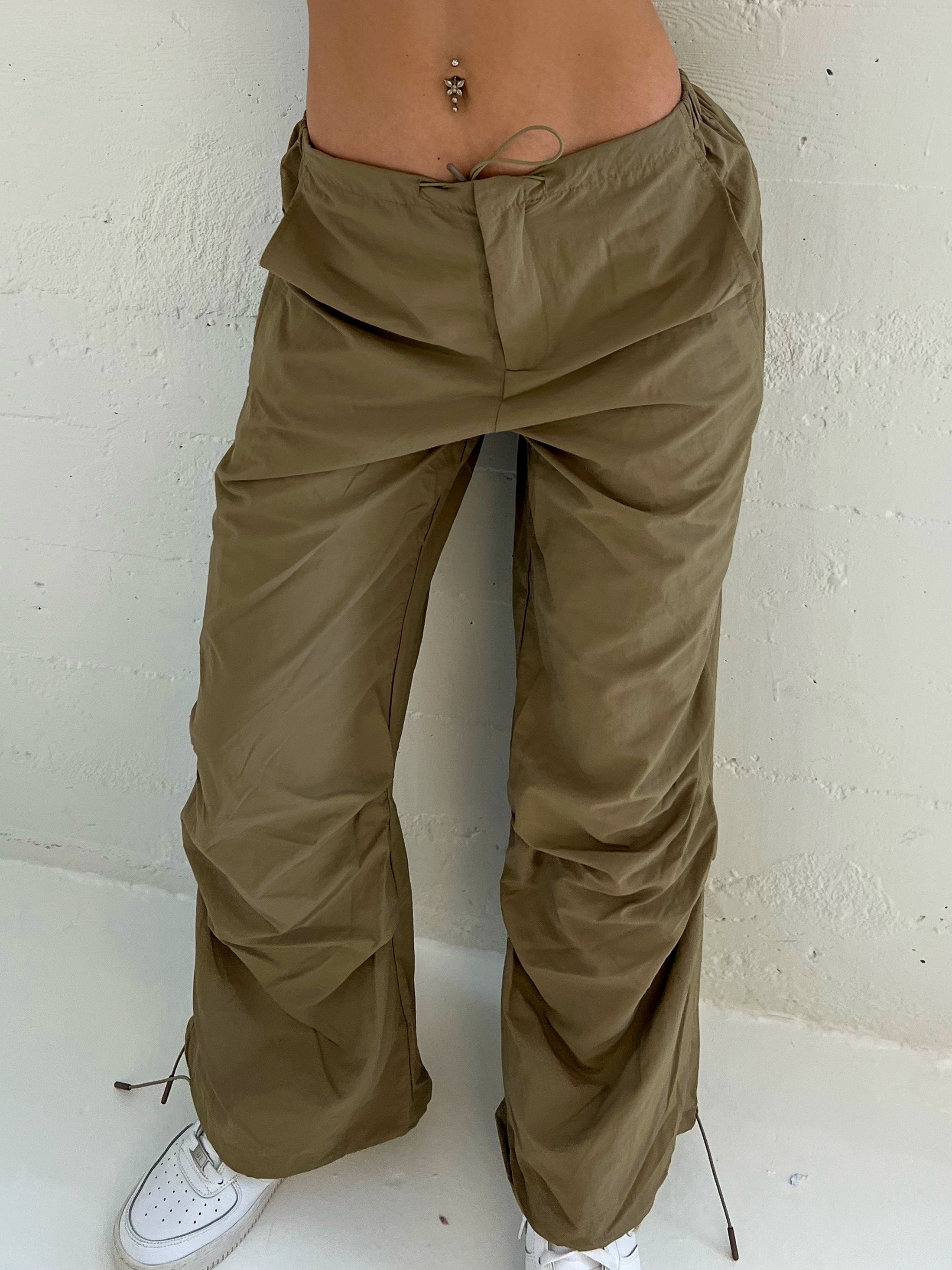 Isabel Low Rise Cargo Pants (Olive) - Laura's Boutique, Inc