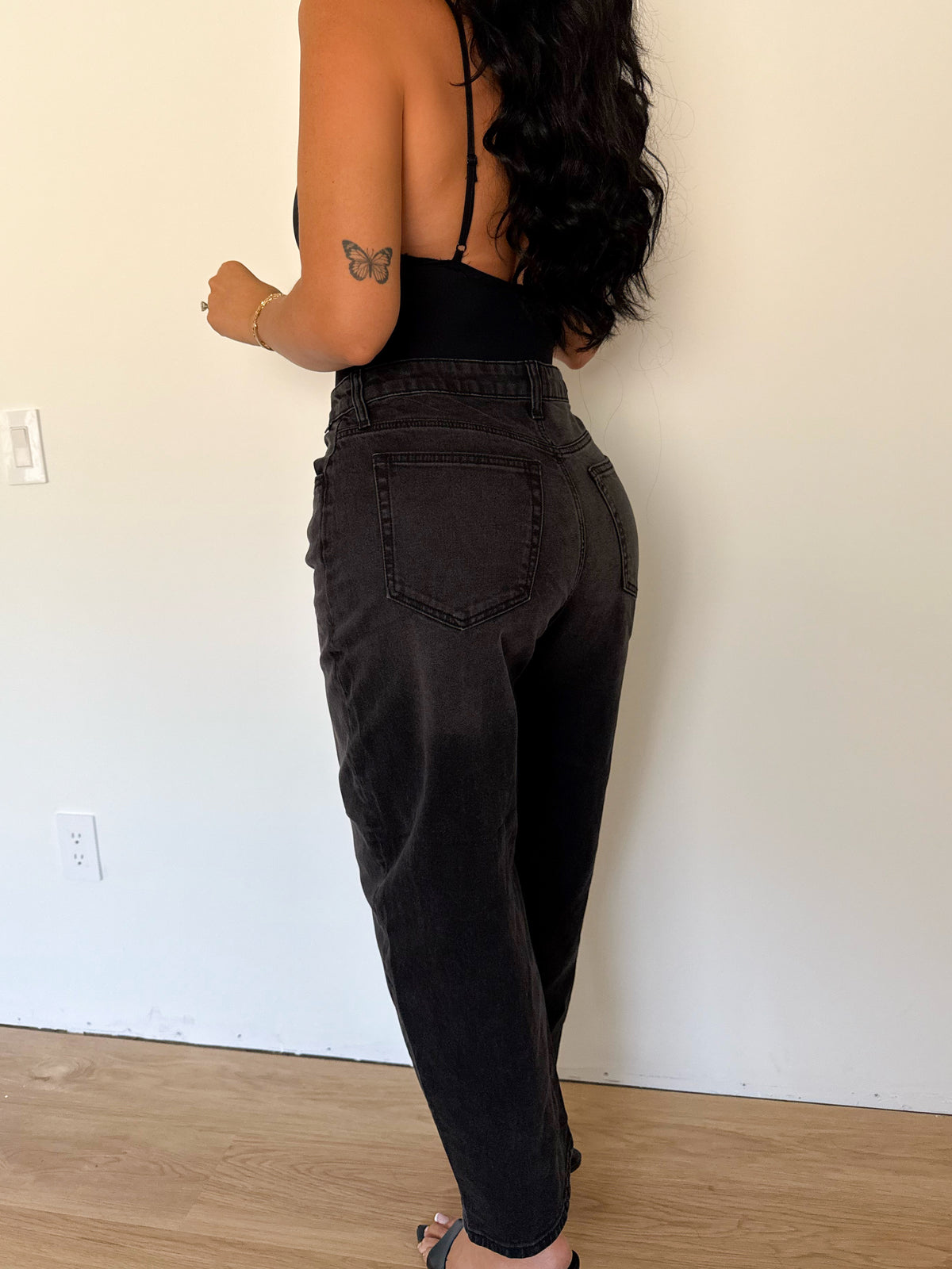 Alina Mid Waisted Barrel Jeans (Black)