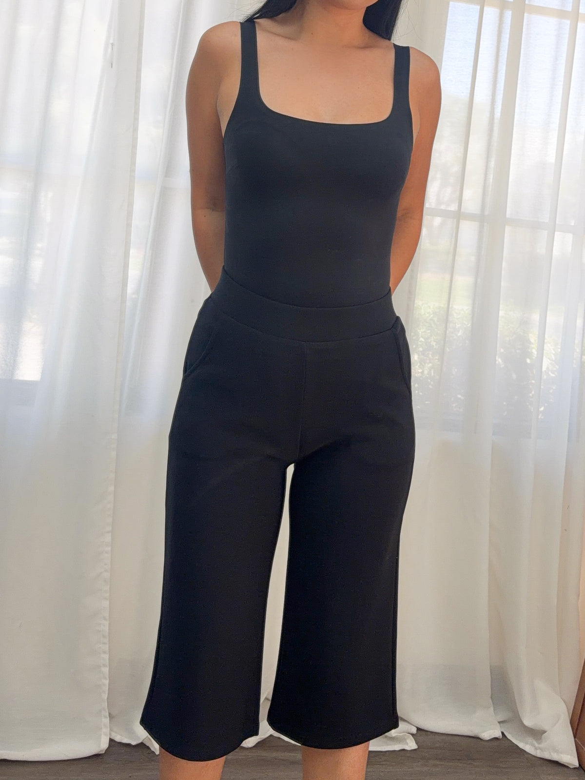 Christine Capri (Black)