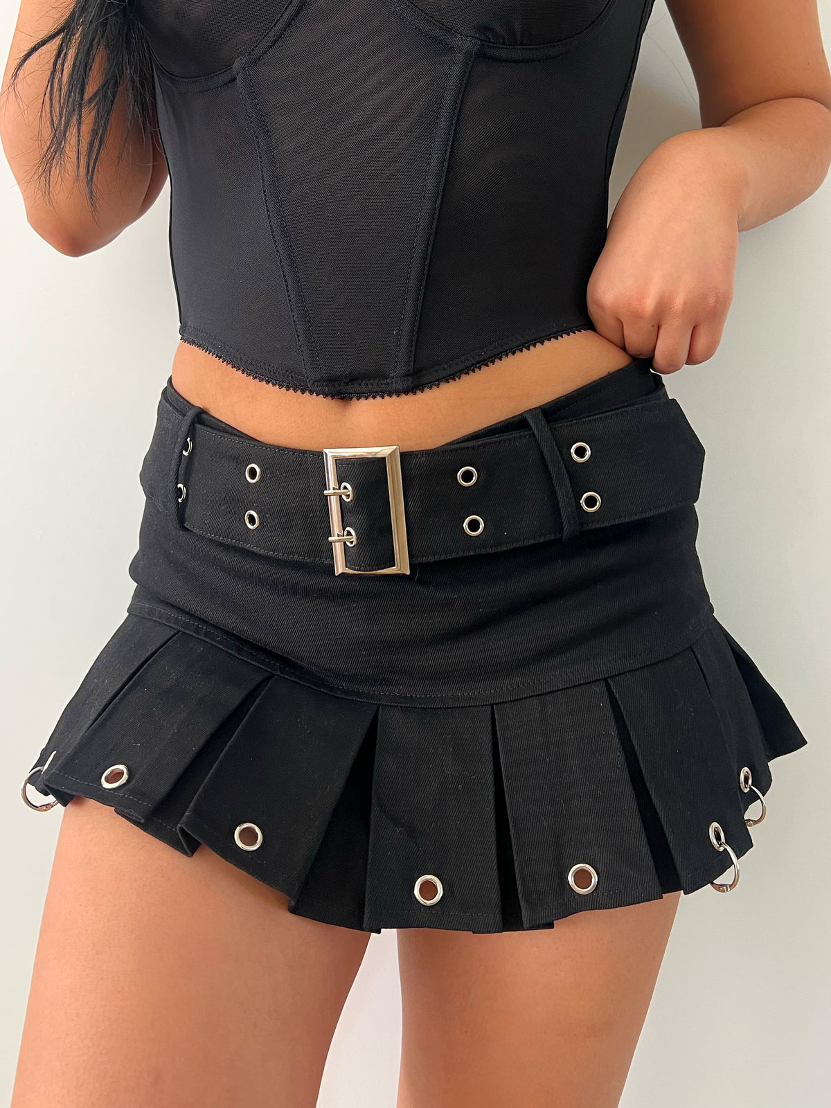 Vicky Mini Skirt (Black)