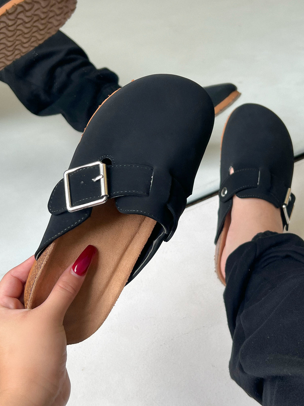 Kimberly Slippers (Black)