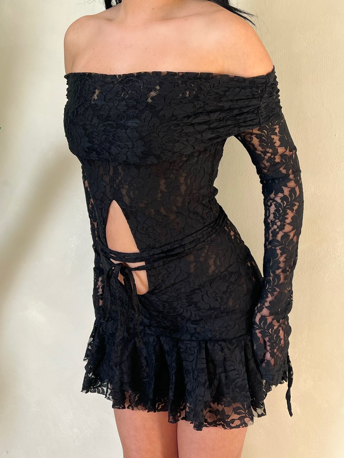 Cynthia Off The Shoulder Dress (Black) Large