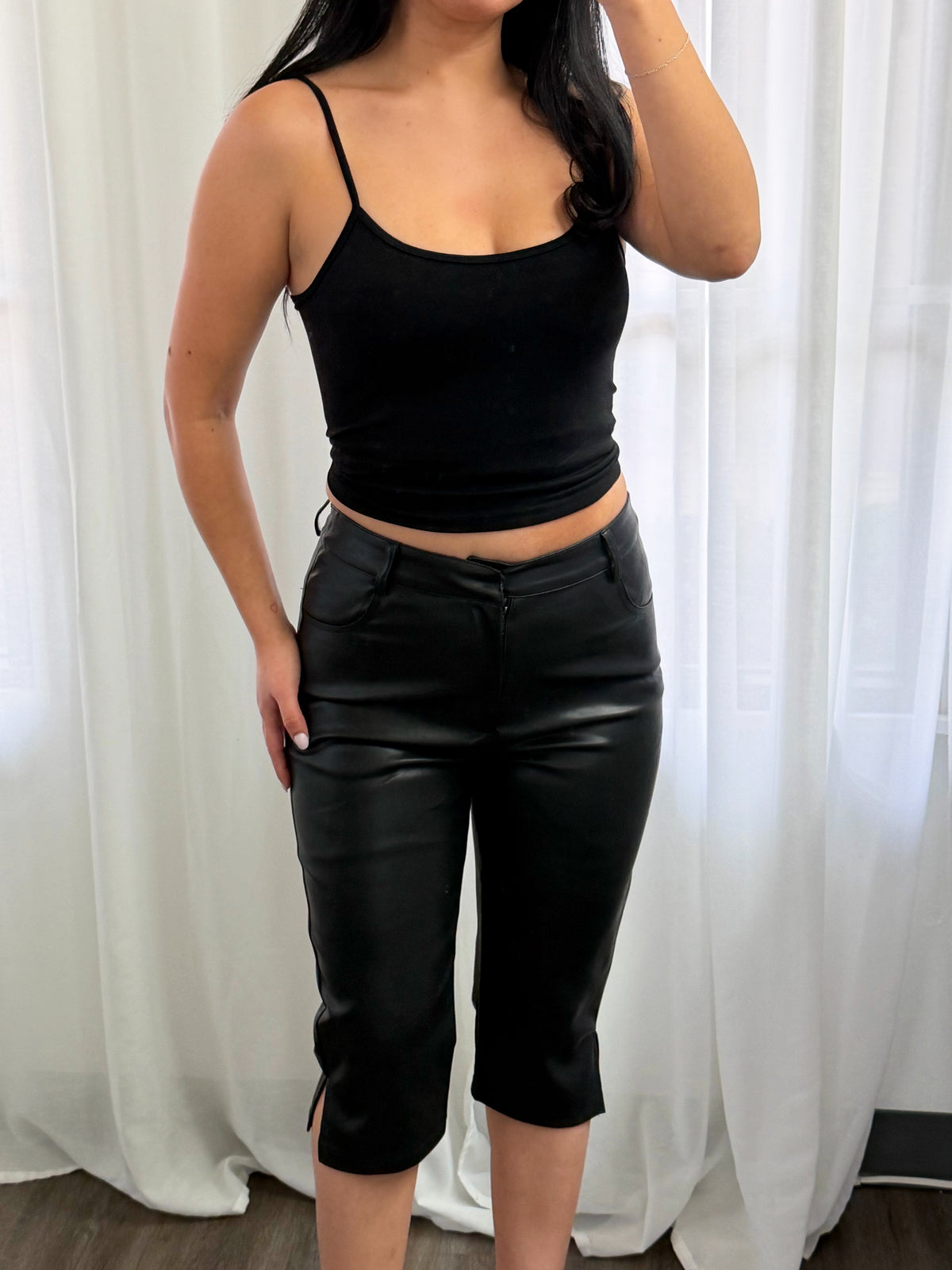 Isabel Leather Capri Pants (Black)