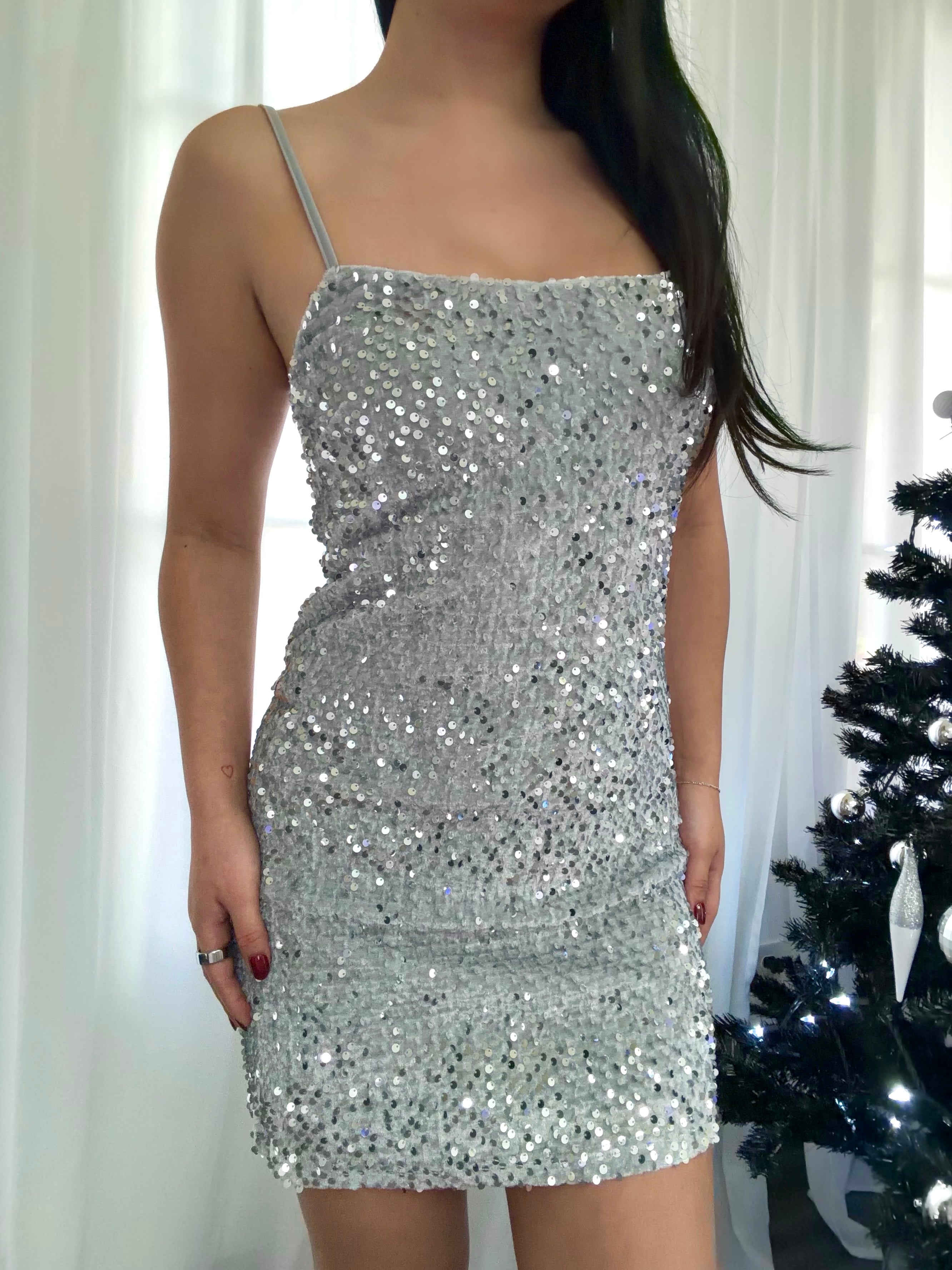 christmas dress silver Cynthia Sequence (Silver) Medium Cocktail Dress Black Short size-chart-womens Size:9 US / 42 EU The dress is made