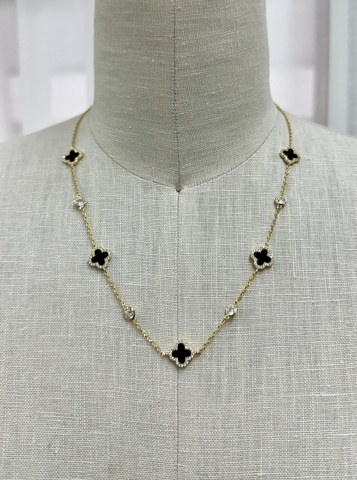 Jackie Clover Necklace (Black/Gold)