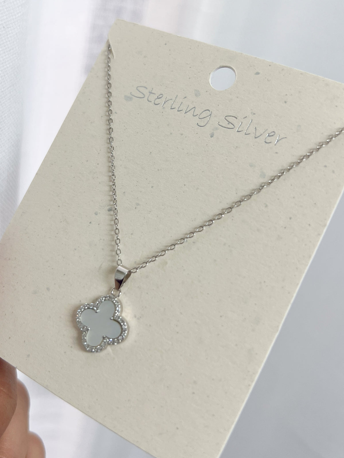 Izzy Clover Necklace (White/Silver)