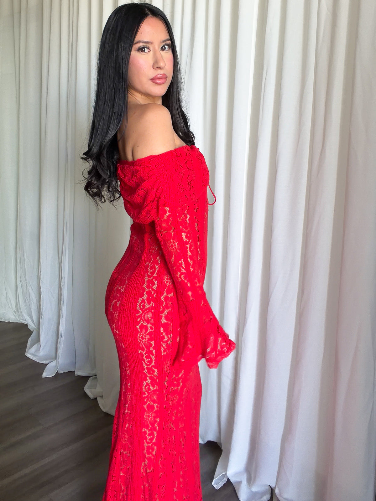 Mariah Lace Gown (Red)