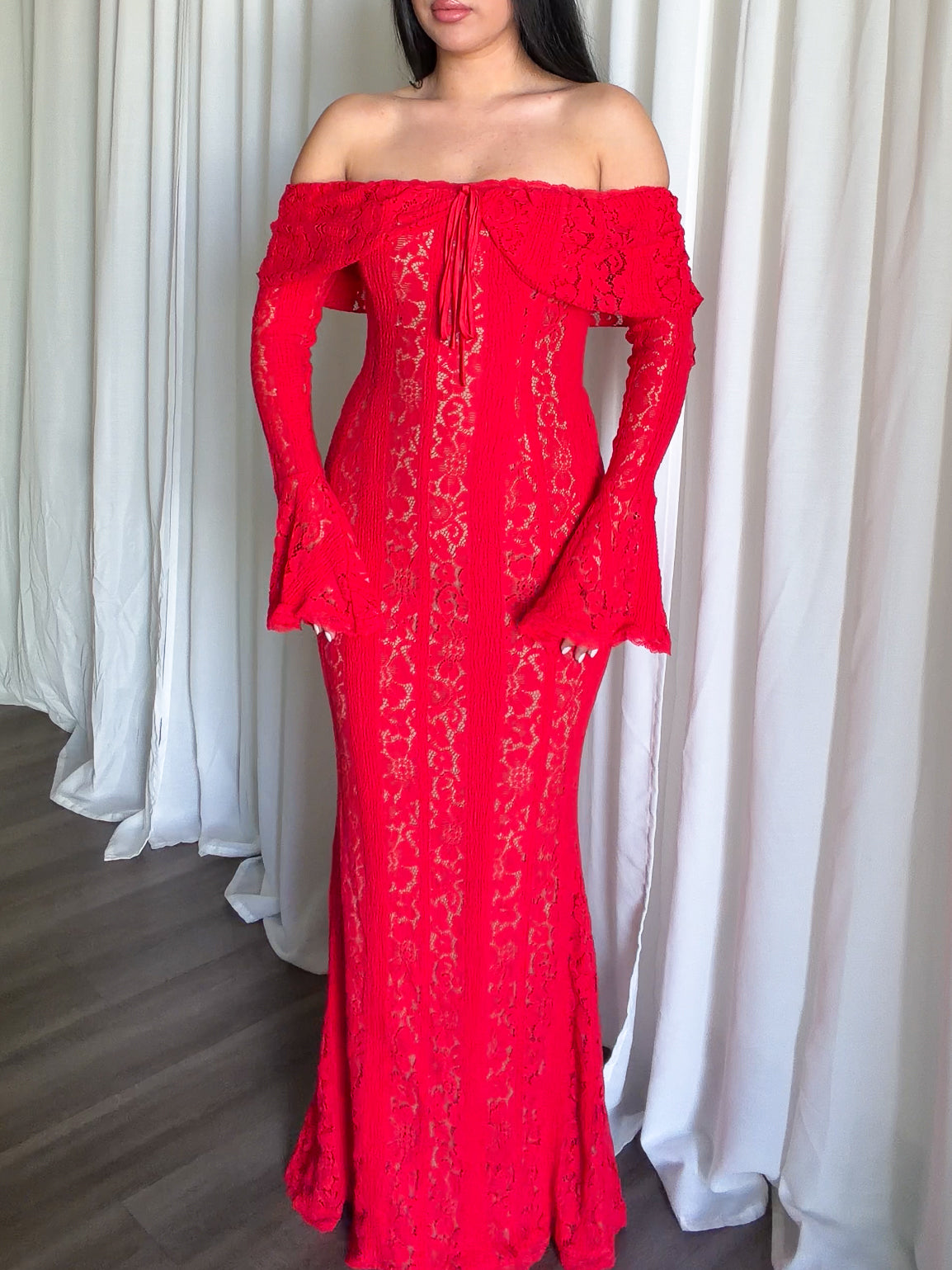 Mariah Lace Gown (Red)
