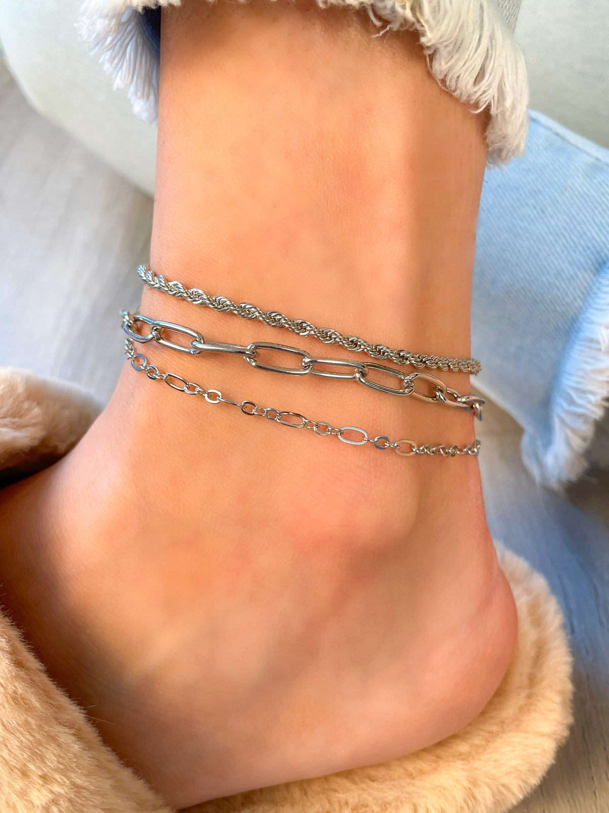 silver tone anklet, paper clip, adjustable, clip claw