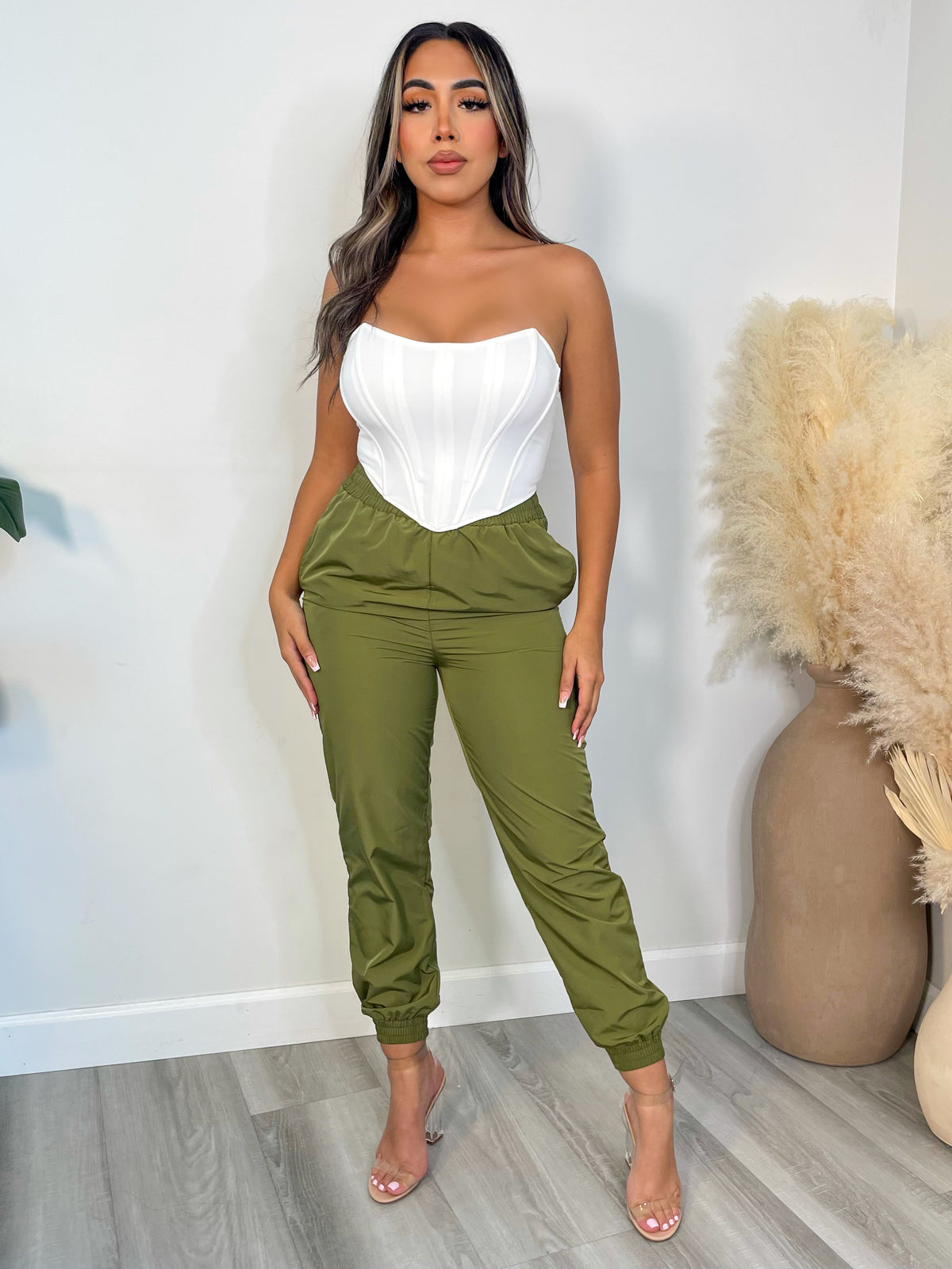 olive jogger, high waisted, elastic waistband, cuffed ankle, 2 front pockets