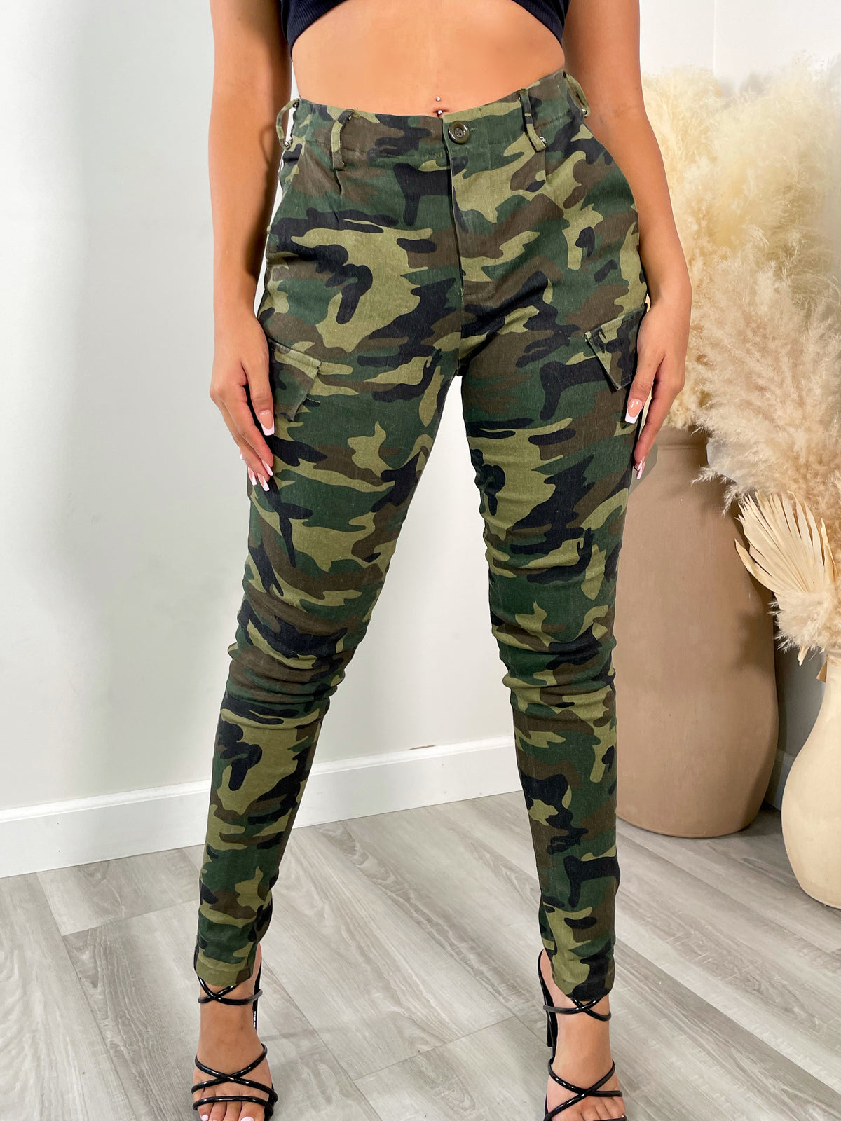 olive cargo pants, high waisted cargo pants, skinny jeans