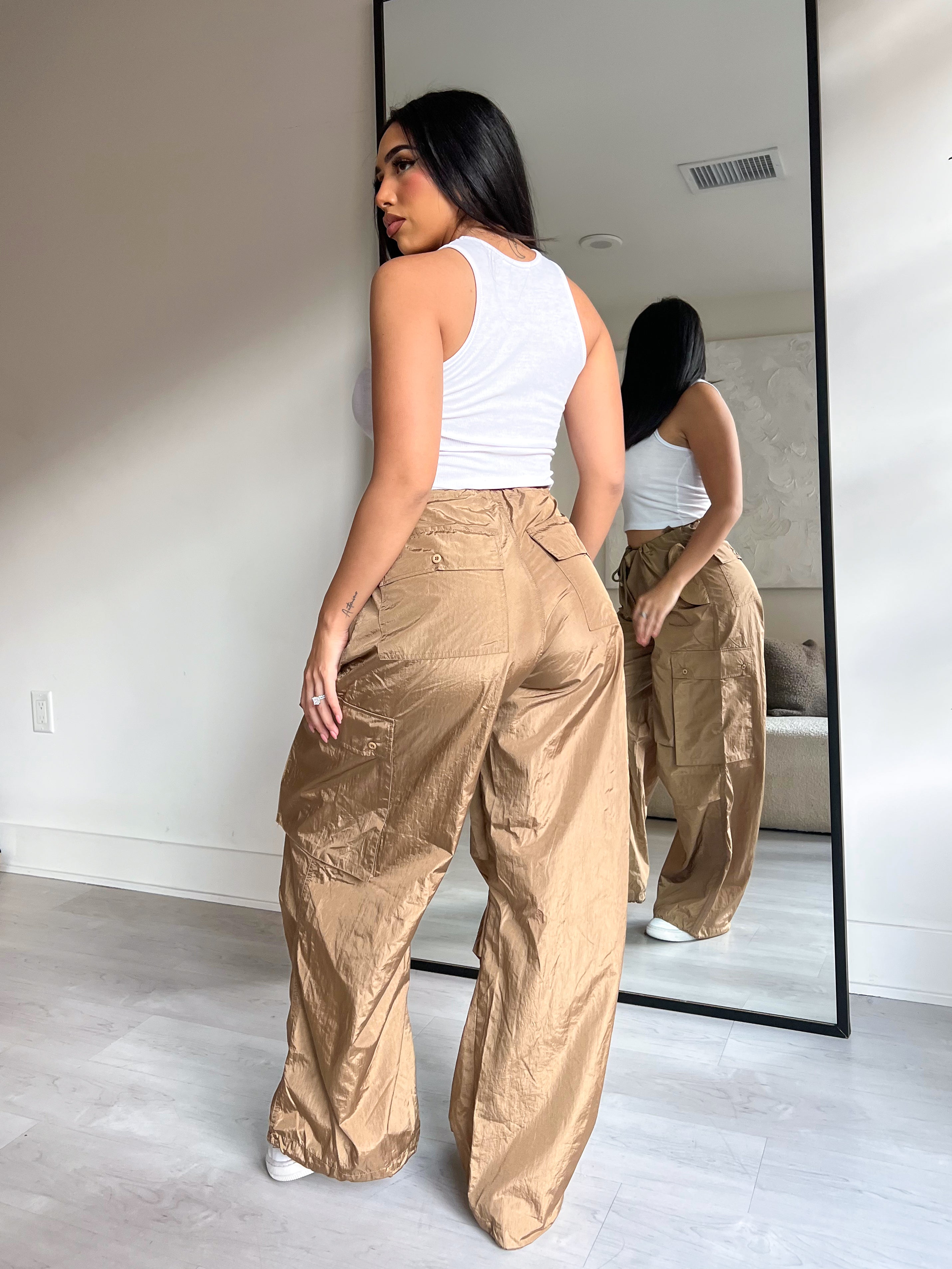 styling brown cargo pants from HALARA:) i'll link in bio and use code
