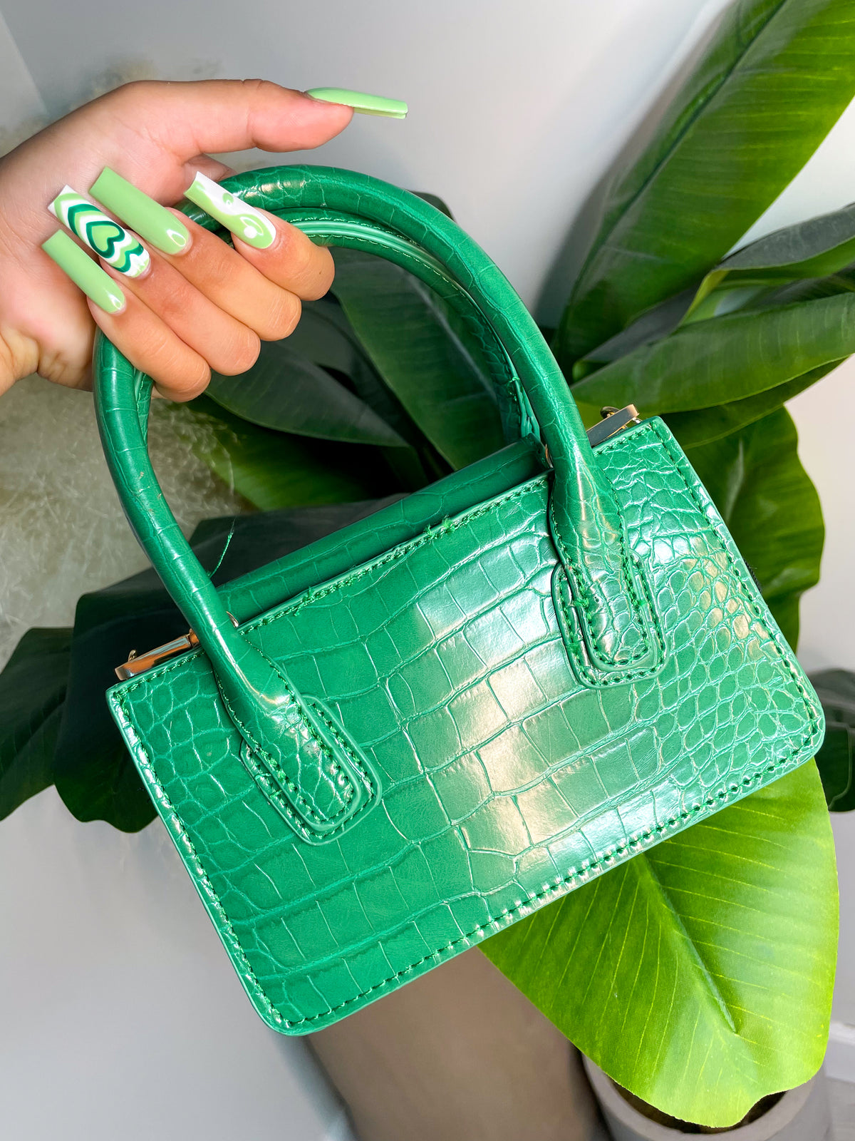 green bag, crocodile texture, removable gold chain strap