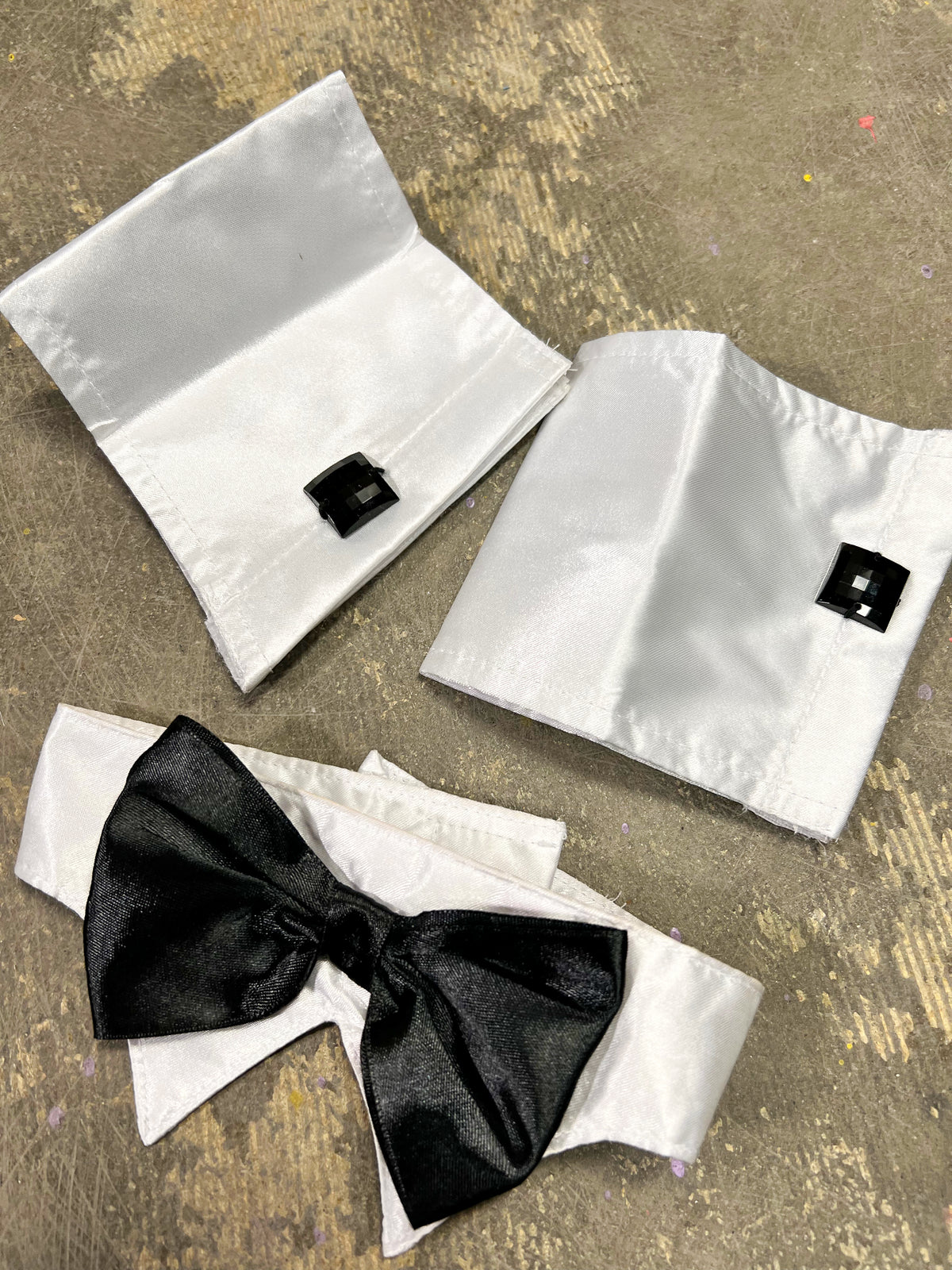 Daisy Tuxedo Kit (Black/White)